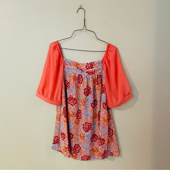 Tops - NWT Floral Puff Sleeve Blouse